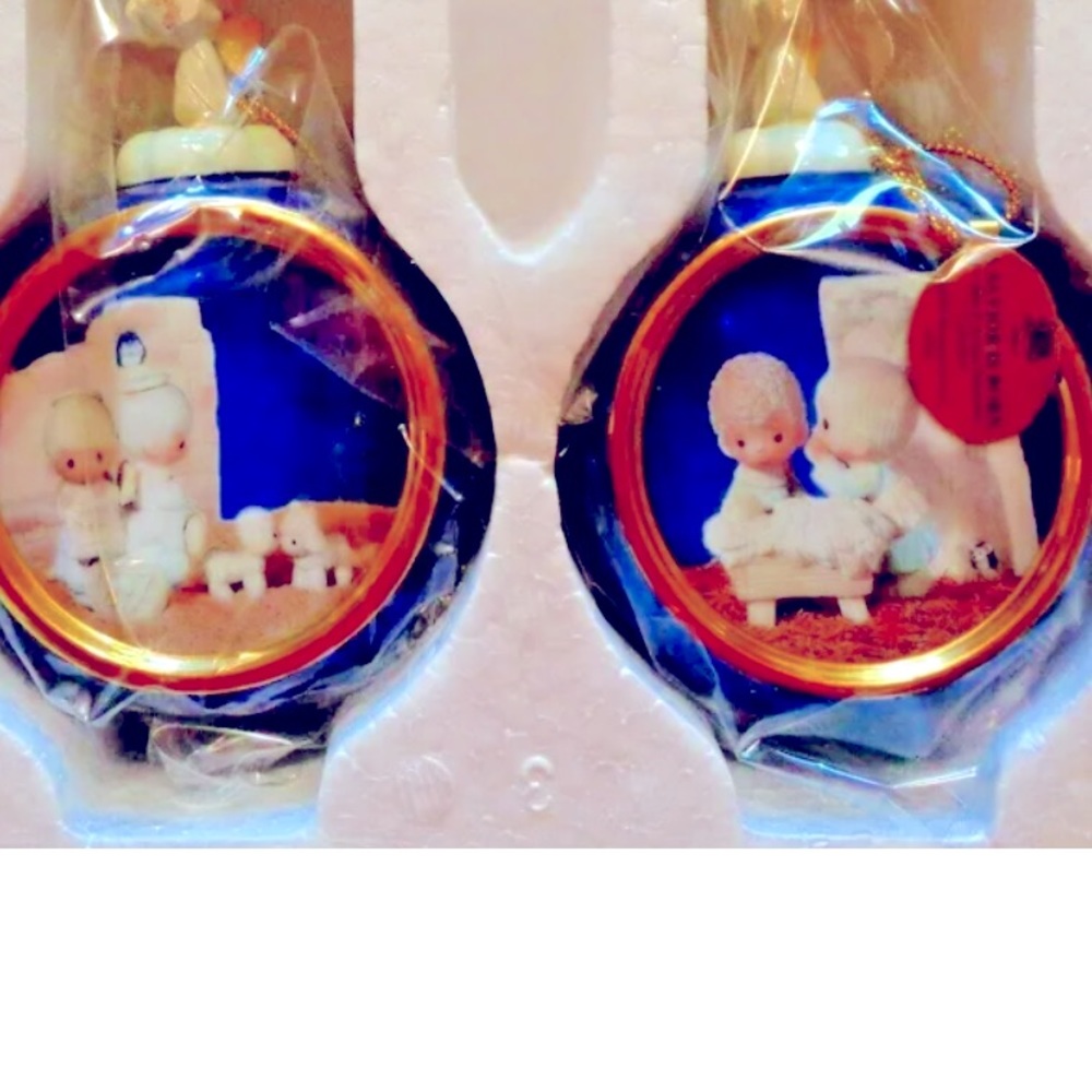 Vintage Precious Moments "A Savior Is Born"
Heirloom Ornaments - NIB -Set #68826